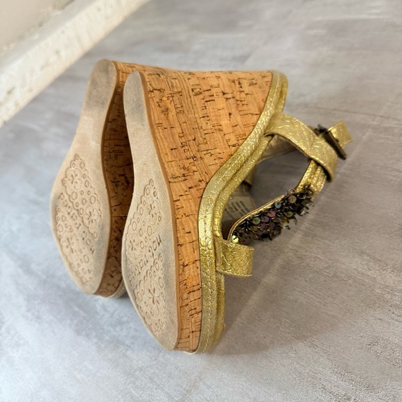 Not Rated casual Women’s platform Sandals Size 6 Gold - Picture 6 of 9